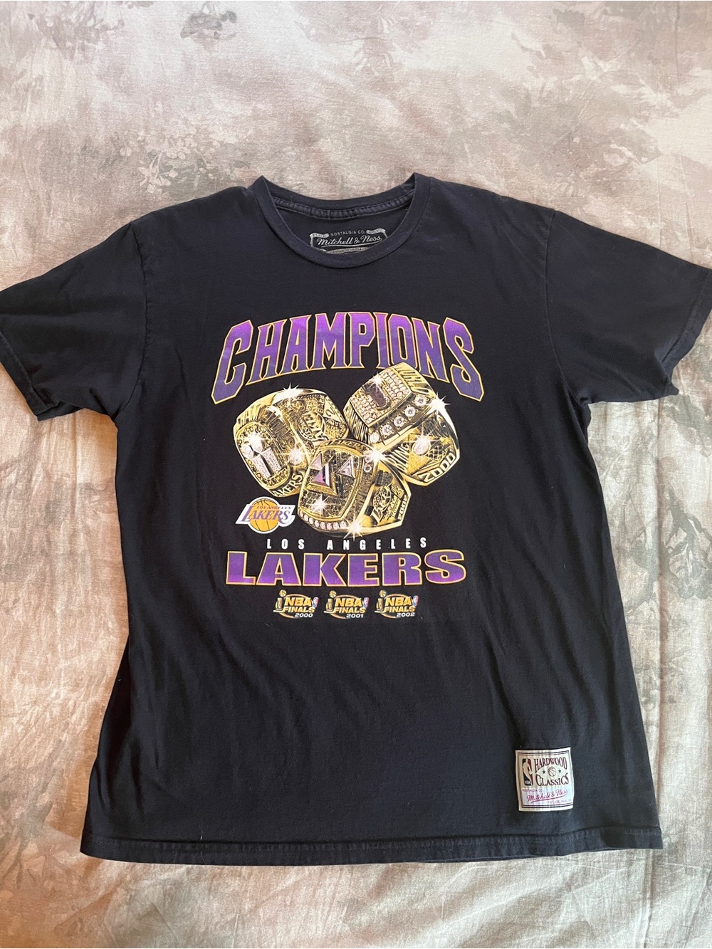 Mitchell & Ness Lakers Champions Black T-Shirt Hardwood Classics